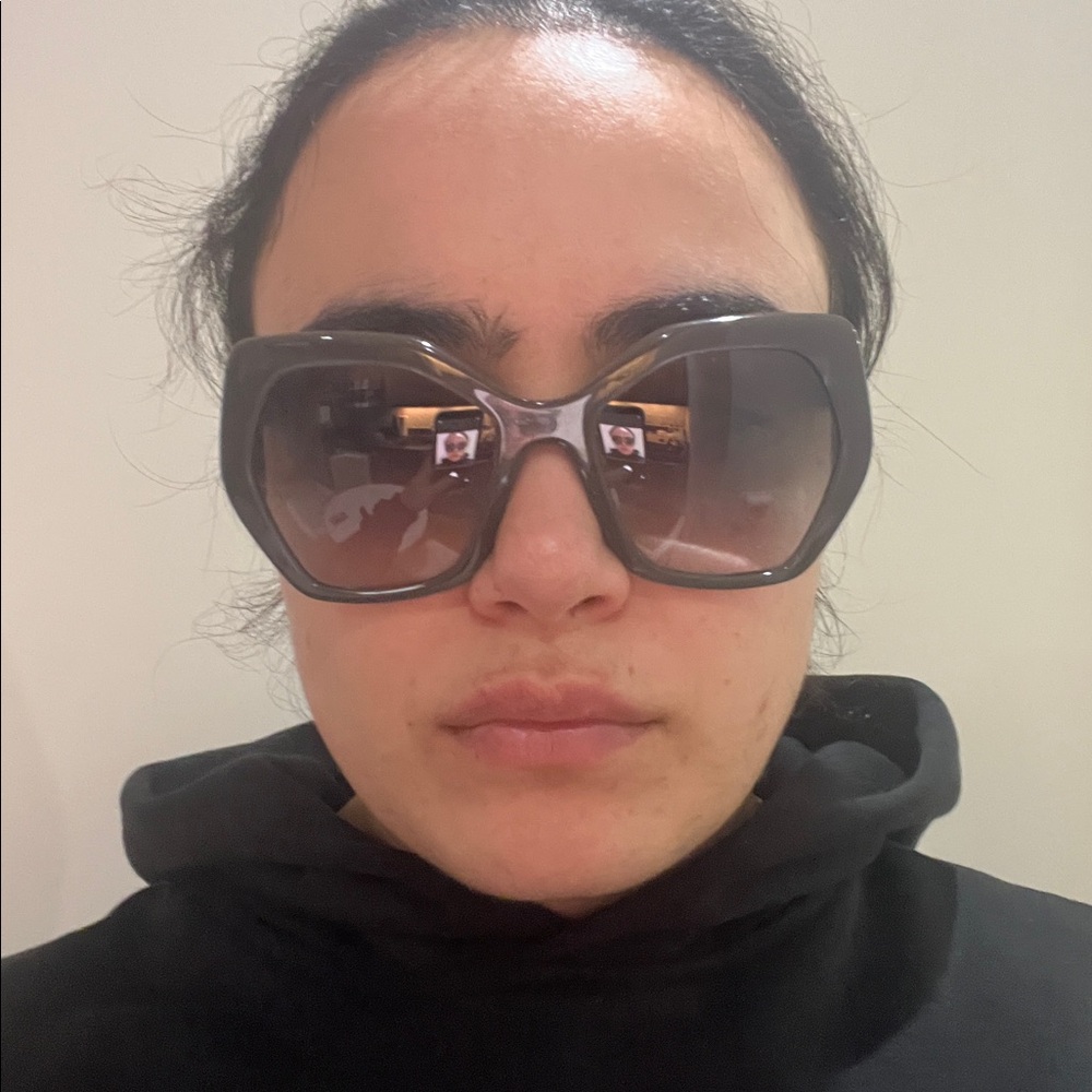 Prada Elegant Black Sunglasses - Picture 7 of 7